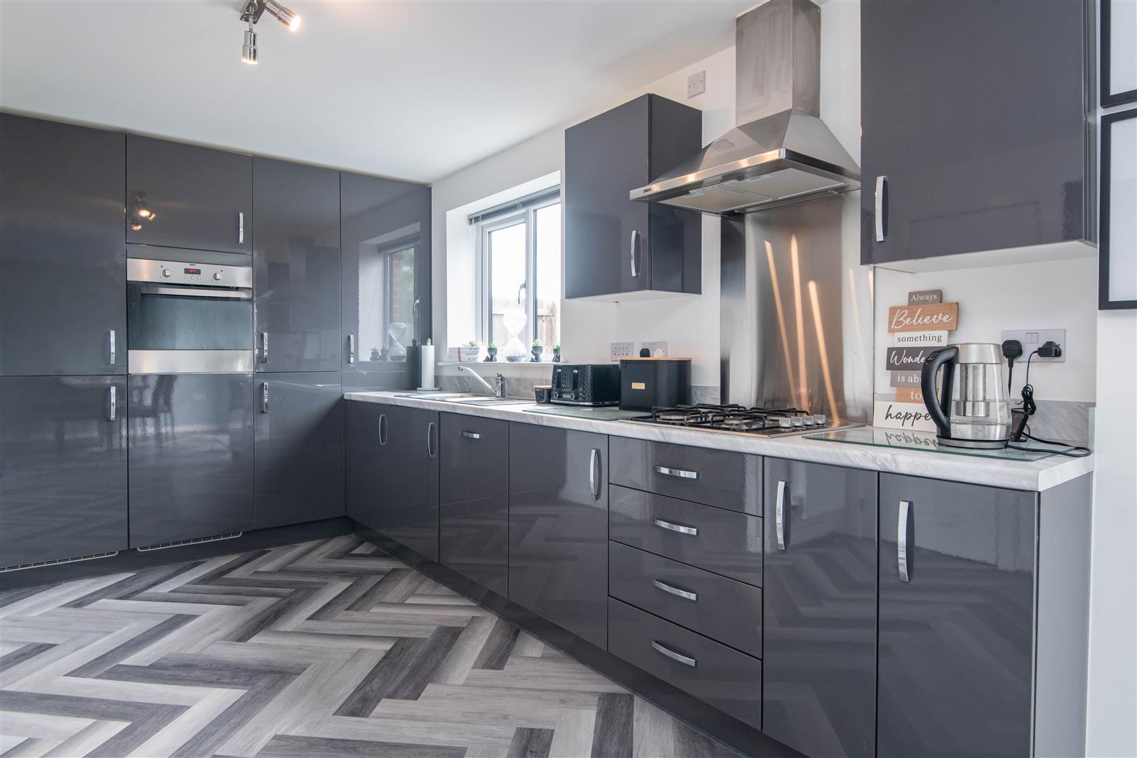 4 bed property in Grey Gables Avenue, Preston